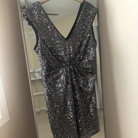 Party dress for your NYE bash! - Picture 3 of 4